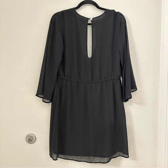 Show Me Your Mumu Black V-Neck Dress size medium flowy bell sleeves waist tie - Picture 2 of 6